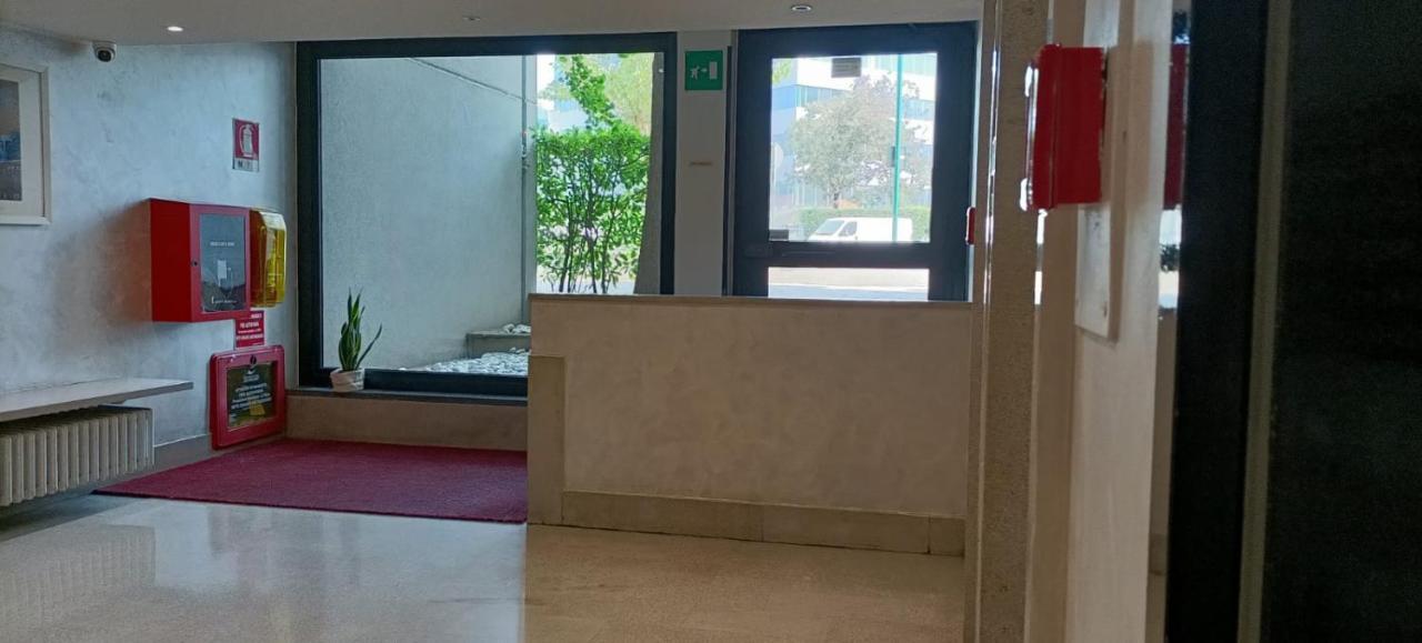 Appartamento Deluxe Con Parcheggio Gratuito Segrate Exterior foto